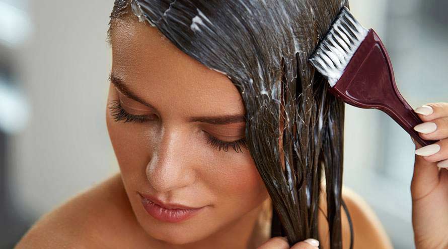 Οι κίνδυνοι στο βάψιμο των μαλλιών στο σπίτι (Video)
